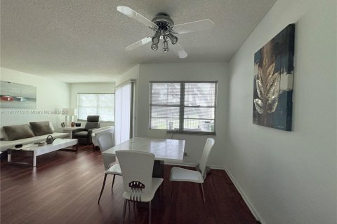 Condo in Pembroke Pines, Florida, 1 bedroom  № 1972930 - photo 12