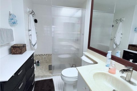 Condo in Pembroke Pines, Florida, 1 bedroom  № 1972930 - photo 16