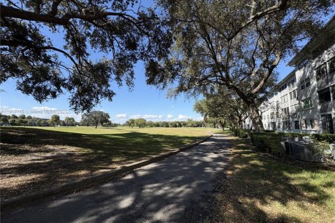 Condo in Pembroke Pines, Florida, 1 bedroom  № 1972930 - photo 6