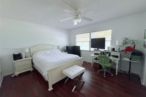 Condo in Pembroke Pines, Florida, 1 bedroom  № 1972930 - photo 14
