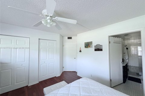 Condo in Pembroke Pines, Florida, 1 bedroom  № 1972930 - photo 15