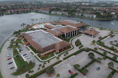 Купить кондоминиум в Пемброк-Пайнс, Флорида 1 спальня, 97.08м2, № 1972930 - фото 28