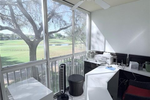 Condo in Pembroke Pines, Florida, 1 bedroom  № 1972930 - photo 25