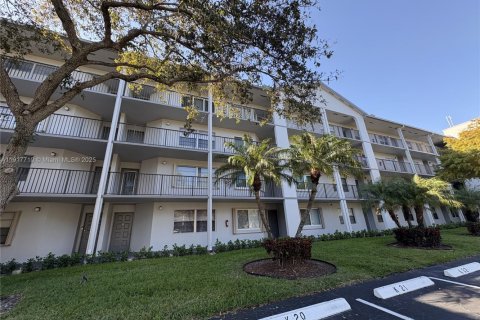 Condo in Pembroke Pines, Florida, 1 bedroom  № 1972930 - photo 4