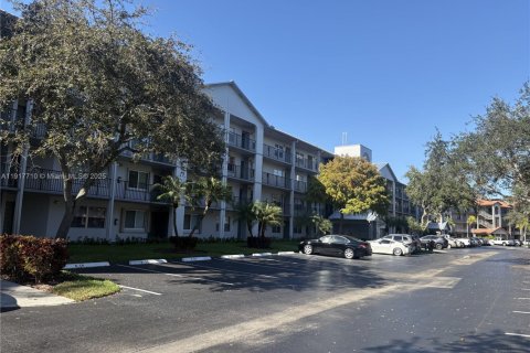 Condo in Pembroke Pines, Florida, 1 bedroom  № 1972930 - photo 2