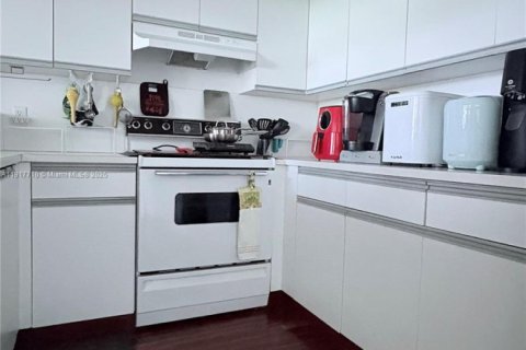 Condo in Pembroke Pines, Florida, 1 bedroom  № 1972930 - photo 22