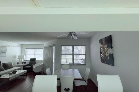 Condo in Pembroke Pines, Florida, 1 bedroom  № 1972930 - photo 13
