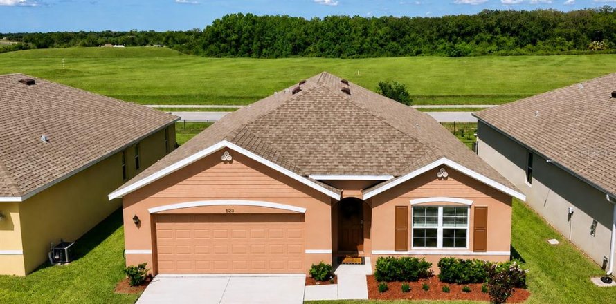 House in Mims, Florida 4 bedrooms, 178.84 sq.m. № 2333883
