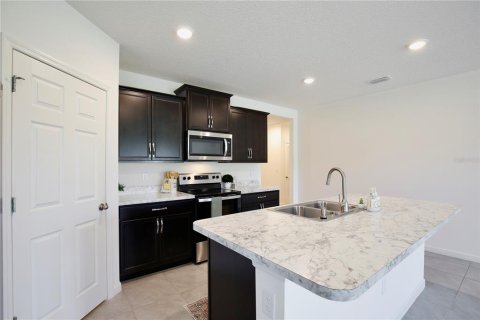 House in Mims, Florida 4 bedrooms, 178.84 sq.m. № 2333883 - photo 9