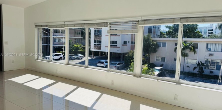 Appartement à Bay Harbor Islands, Floride 2 chambres, 635.17 m2 № 1999353