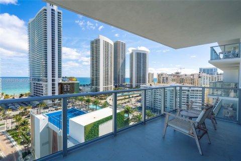 Condominio en Hollywood, Florida, 2 dormitorios № 2019975