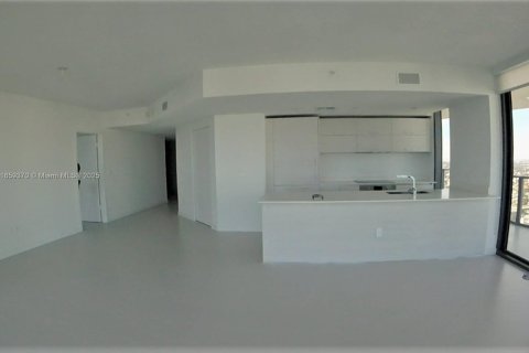 Condo in Miami, Florida, 2 bedrooms  № 1887939 - photo 11
