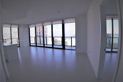 Condo in Miami, Florida, 2 bedrooms  № 1887939 - photo 4