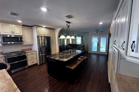 Villa ou maison à vendre à Sarasota, Floride: 4 chambres, 220.46 m2 № 1813486 - photo 5