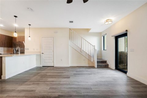 Townhouse in URBANA in Doral, Florida 3 bedrooms, 132.29 sq.m. № 2186390 - photo 4