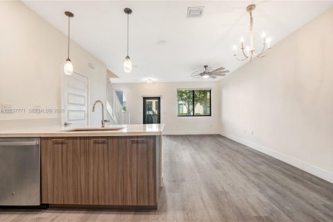 Townhouse in URBANA in Doral, Florida 3 bedrooms, 132.29 sq.m. № 2186390 - photo 9