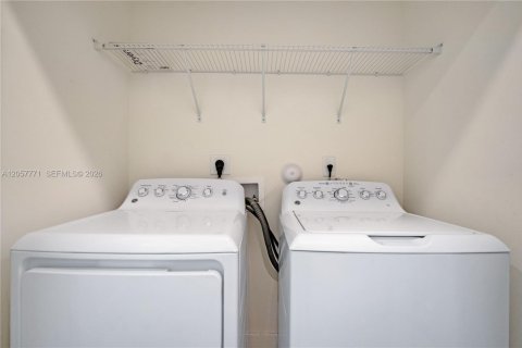 Townhouse in URBANA in Doral, Florida 3 bedrooms, 132.29 sq.m. № 2186390 - photo 19