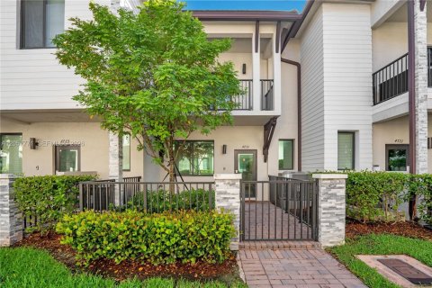 Townhouse in URBANA in Doral, Florida 3 bedrooms, 132.29 sq.m. № 2186390