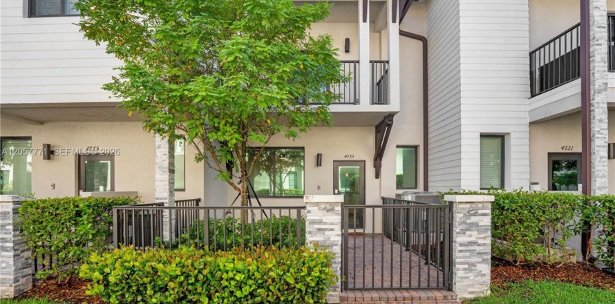 Townhouse in URBANA in Doral, Florida 3 bedrooms, 132.29 sq.m. № 2186390