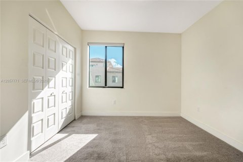 Townhouse in URBANA in Doral, Florida 3 bedrooms, 132.29 sq.m. № 2186390 - photo 18