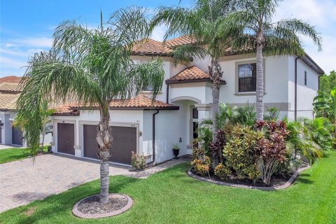 House in Land O' Lakes, Florida 6 bedrooms, 290.51 sq.m. № 1885553 - photo 2