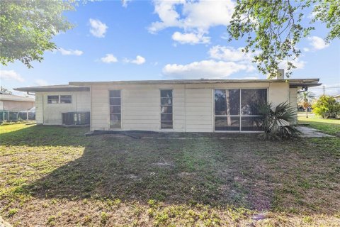 Villa ou maison à louer à Port Charlotte, Floride: 3 chambres, 129.97 m2 № 2096890 - photo 29