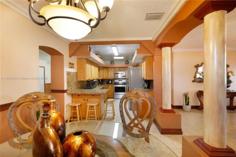 Casa en venta en Miami, Florida, 4 dormitorios, 194.54 m2 № 1871771 - foto 14