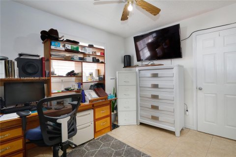 Casa en venta en Miami, Florida, 4 dormitorios, 194.54 m2 № 1871771 - foto 20