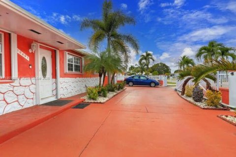 Casa en venta en Miami, Florida, 4 dormitorios, 194.54 m2 № 1871771 - foto 2