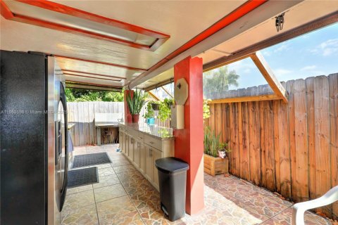 Casa en venta en Miami, Florida, 4 dormitorios, 194.54 m2 № 1871771 - foto 26