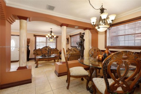 Casa en venta en Miami, Florida, 4 dormitorios, 194.54 m2 № 1871771 - foto 10