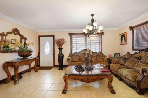 Casa en venta en Miami, Florida, 4 dormitorios, 194.54 m2 № 1871771 - foto 7