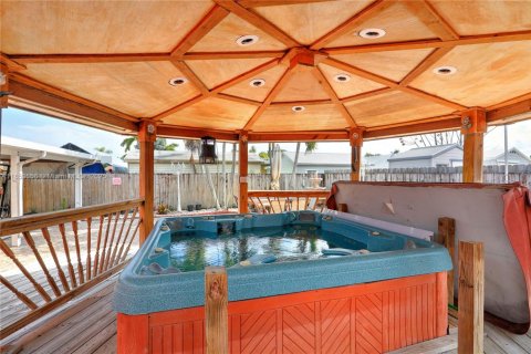 Casa en venta en Miami, Florida, 4 dormitorios, 194.54 m2 № 1871771 - foto 25