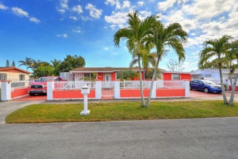 Casa en venta en Miami, Florida, 4 dormitorios, 194.54 m2 № 1871771 - foto 1