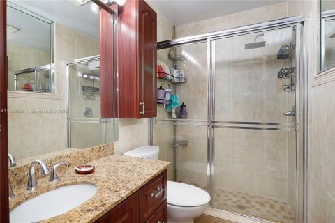 Casa en venta en Miami, Florida, 4 dormitorios, 194.54 m2 № 1871771 - foto 23