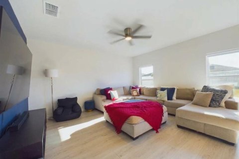 Villa ou maison à louer à Winter Haven, Floride: 4 chambres, 213.68 m2 № 2394199 - photo 5