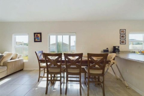 Villa ou maison à louer à Winter Haven, Floride: 4 chambres, 213.68 m2 № 2394199 - photo 6