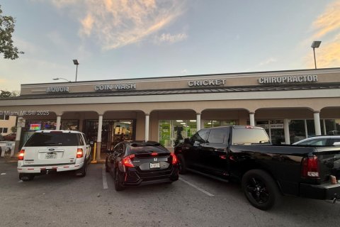 Propiedad comercial en venta en Miami, Florida № 1974002 - foto 23