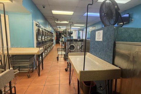 Propiedad comercial en venta en Miami, Florida № 1974002 - foto 16