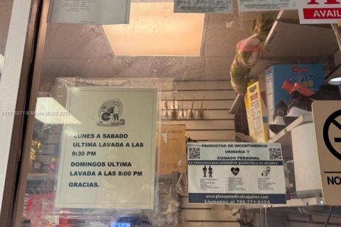 Propiedad comercial en venta en Miami, Florida № 1974002 - foto 3