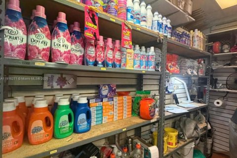 Propiedad comercial en venta en Miami, Florida № 1974002 - foto 5