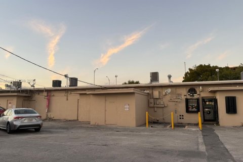 Propiedad comercial en venta en Miami, Florida № 1974002 - foto 21