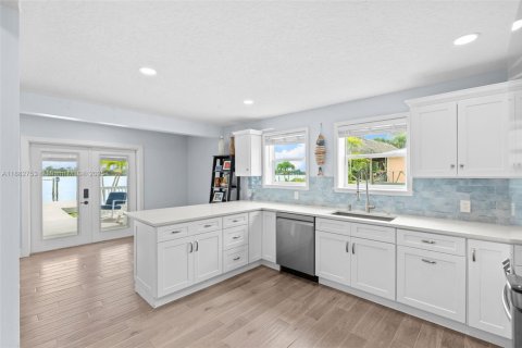 House in Grant-Valkaria, Florida 3 bedrooms, 173.91 sq.m. № 1931955 - photo 13