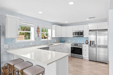 House in Grant-Valkaria, Florida 3 bedrooms, 173.91 sq.m. № 1931955 - photo 11