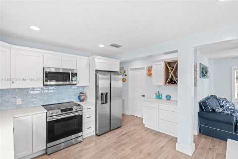 House in Grant-Valkaria, Florida 3 bedrooms, 173.91 sq.m. № 1931955 - photo 16