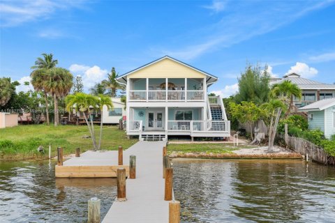 House in Grant-Valkaria, Florida 3 bedrooms, 173.91 sq.m. № 1931955 - photo 1