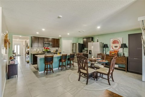 House in Wildwood, Florida 4 bedrooms, 168.71 sq.m. № 2196051 - photo 9