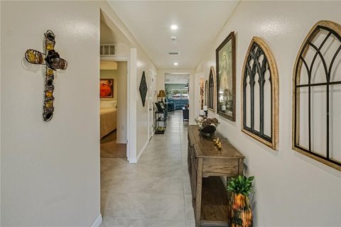 House in Wildwood, Florida 4 bedrooms, 168.71 sq.m. № 2196051 - photo 4
