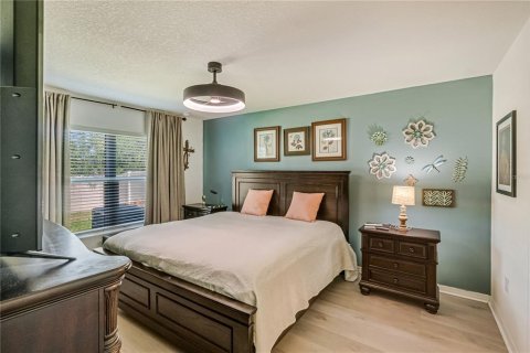 House in Wildwood, Florida 4 bedrooms, 168.71 sq.m. № 2196051 - photo 16