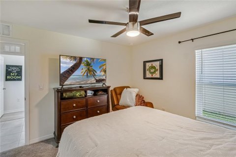 House in Wildwood, Florida 4 bedrooms, 168.71 sq.m. № 2196051 - photo 11